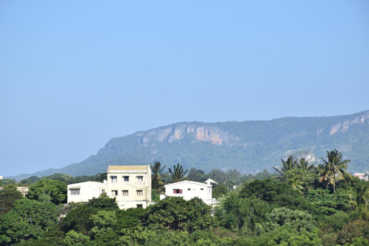 Centre Lucien Botovasoa Bed & Breakfast Antsiranana Bagian luar foto