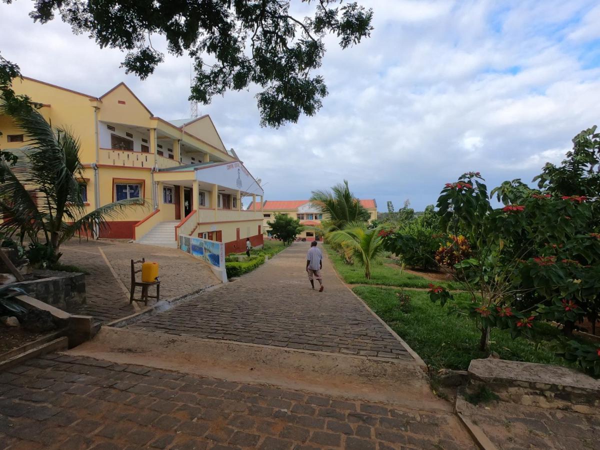 Centre Lucien Botovasoa Bed & Breakfast Antsiranana Bagian luar foto