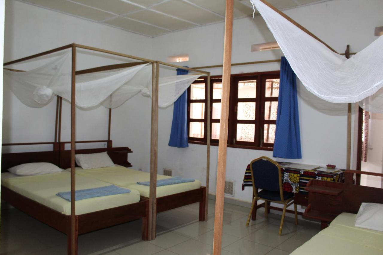 Centre Lucien Botovasoa Bed & Breakfast Antsiranana Bagian luar foto