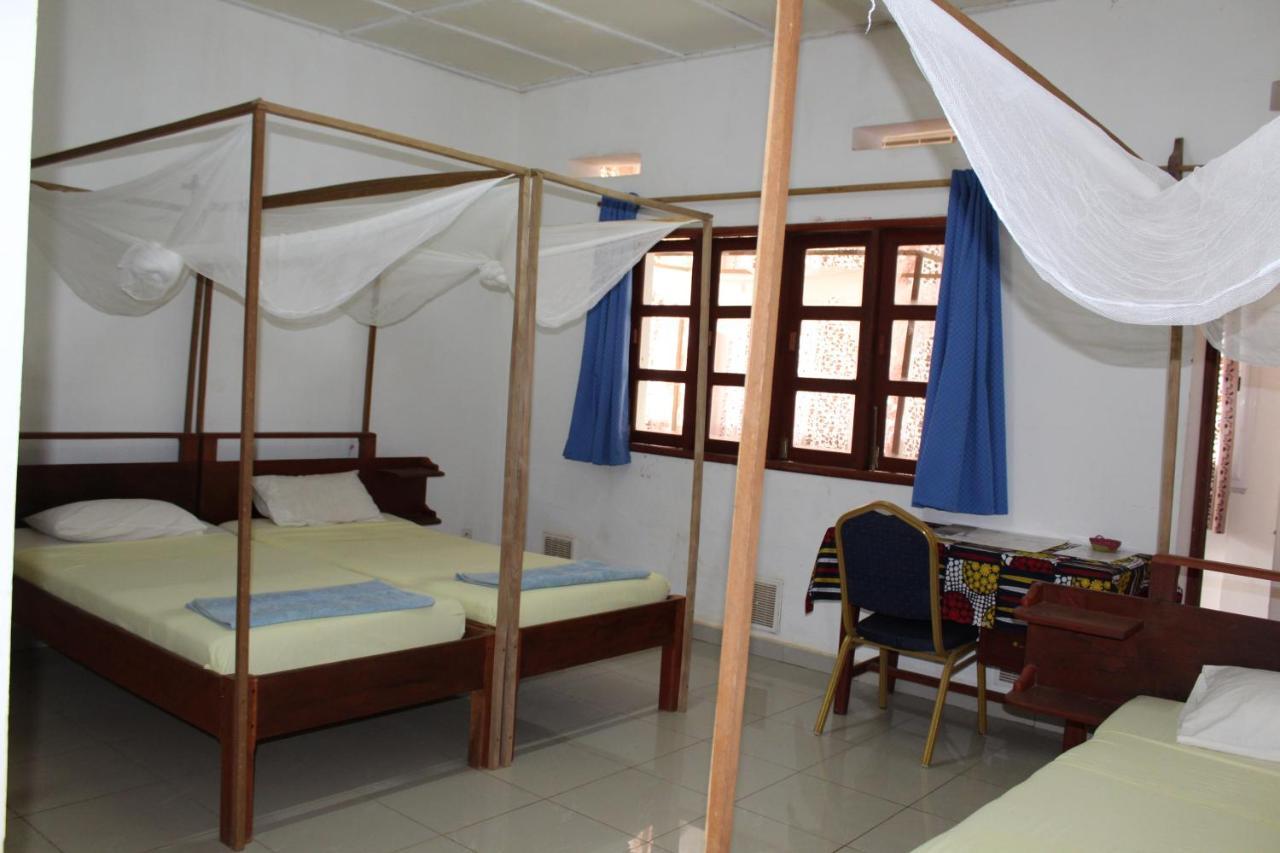Centre Lucien Botovasoa Bed & Breakfast Antsiranana Bagian luar foto