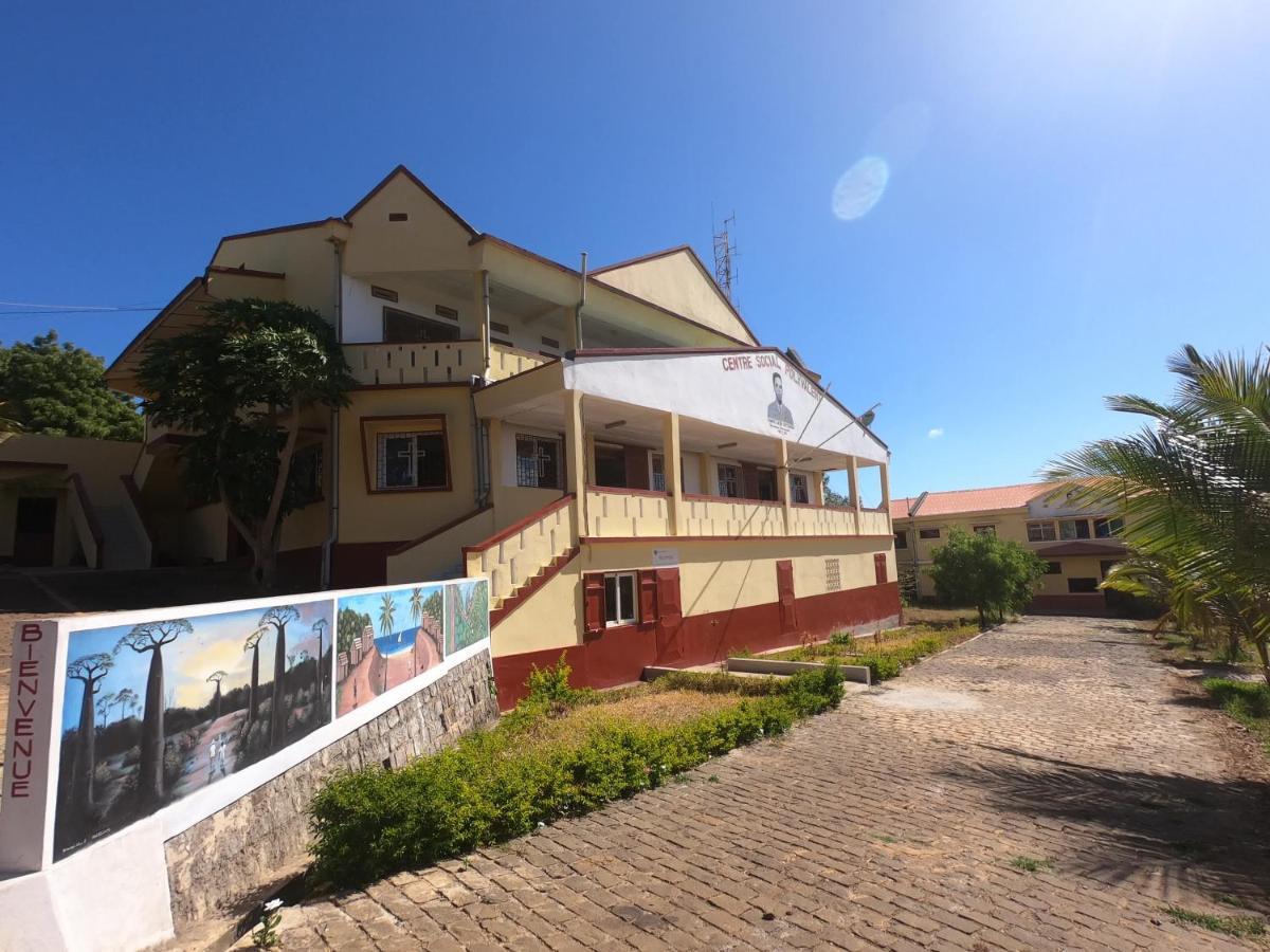 Centre Lucien Botovasoa Bed & Breakfast Antsiranana Bagian luar foto