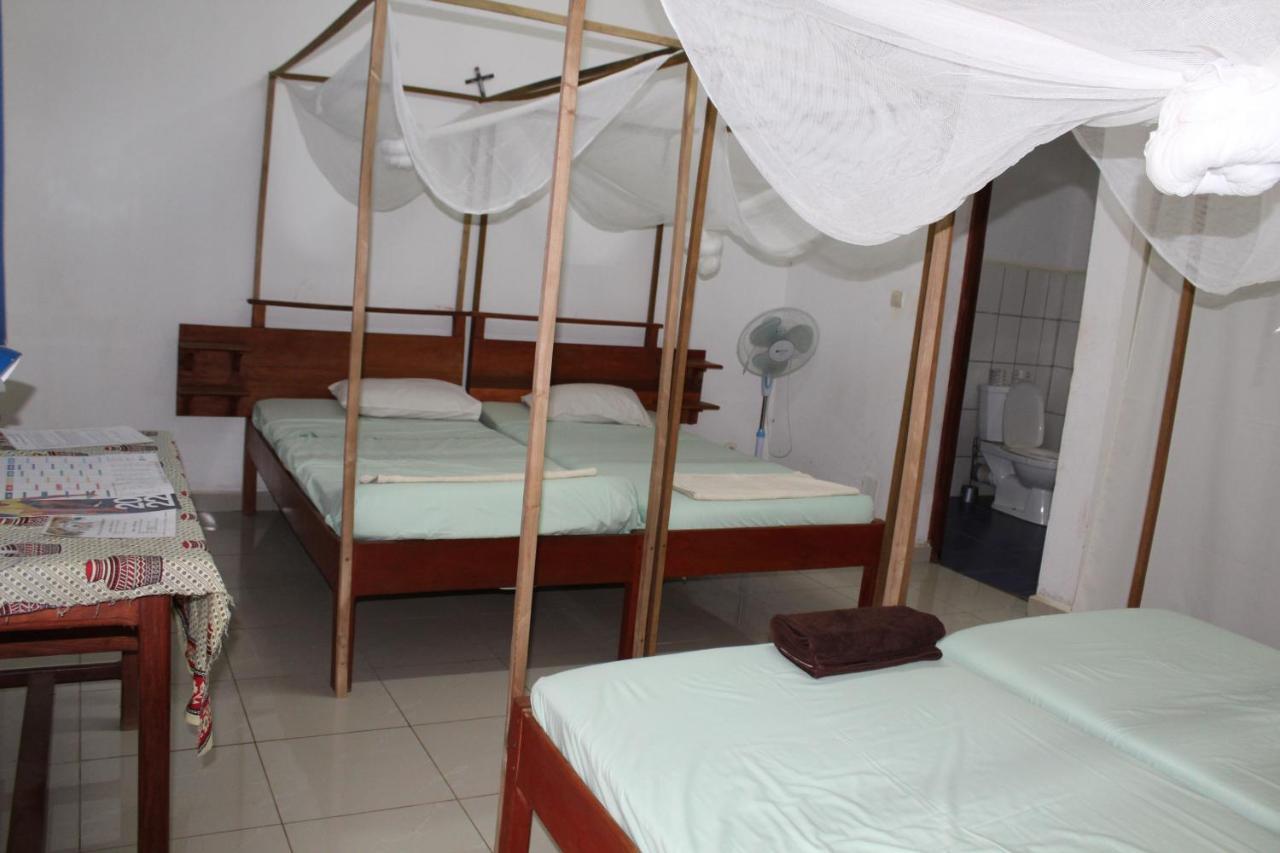 Centre Lucien Botovasoa Bed & Breakfast Antsiranana Bagian luar foto